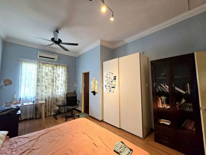 Semi-Detached House for Sale in Saujana Impian (Kajang) - Mohd Aizat Saiful Bahri - Bedroom - PropertyGuru.com.my