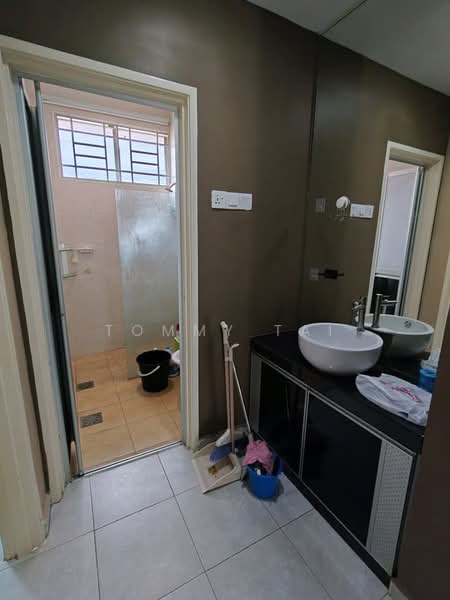 Impian Emas Impians Emass untuk Untuk Disewa - RM 2,800 /bulan, Mac 2026 - Bathroom - PropertyGuru.com.my