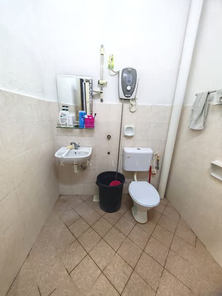 1-storey Terraced House for Sale in Skudai (Johor) - Ken Liew - Bathroom - PropertyGuru.com.my