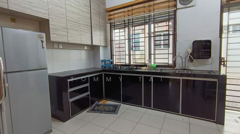 2-storey Terraced House for Rent in Taman Seri Austin (Tebrau) - Tommy Tai - Kitchen - PropertyGuru.com.my
