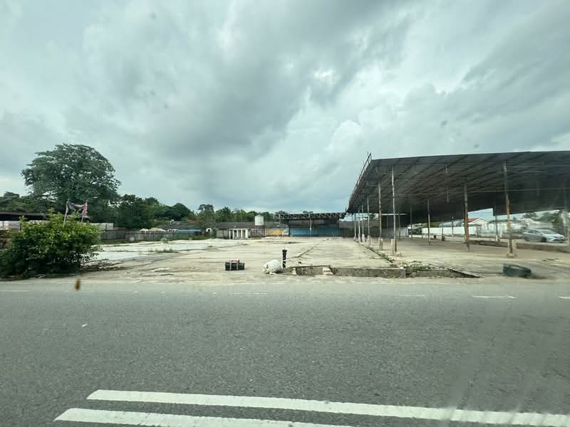 Shop for Rent in Johor Bahru (Johor) - SASER TAN. - Exterior - PropertyGuru.com.my