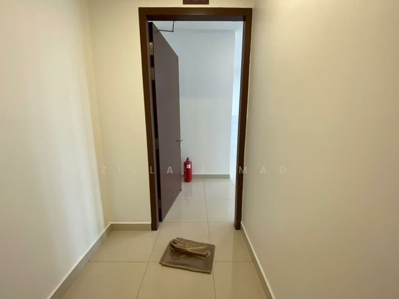 Condominium for Sale at Lake Point Residence - Zilla Ahmad - Corridor - PropertyGuru.com.my