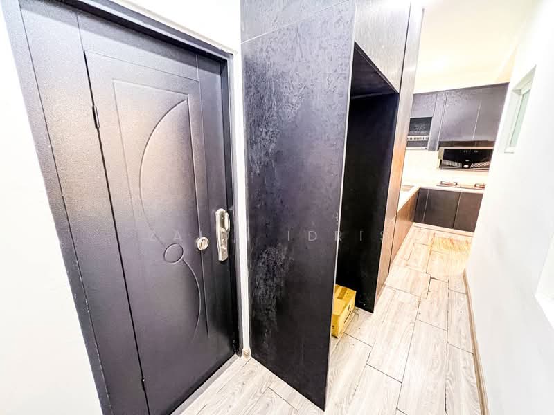 3-storey Terraced House for Sale in Sungai Buloh (Selangor) - Zaidi Idris - Kitchen - PropertyGuru.com.my