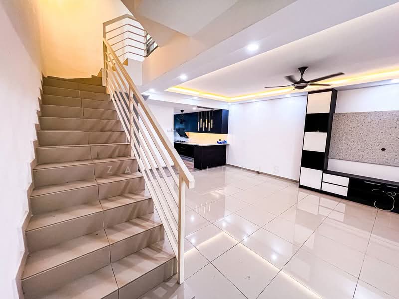 3-storey Terraced House for Sale in Sungai Buloh (Selangor) - Zaidi Idris - Living Room - PropertyGuru.com.my
