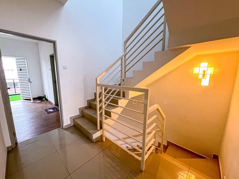 3-storey Terraced House for Sale in Sungai Buloh (Selangor) - Zaidi Idris - Entrance - PropertyGuru.com.my
