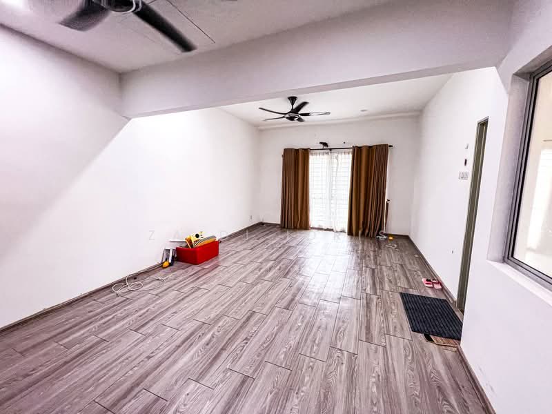 3-storey Terraced House for Sale in Sungai Buloh (Selangor) - Zaidi Idris - Living Room - PropertyGuru.com.my