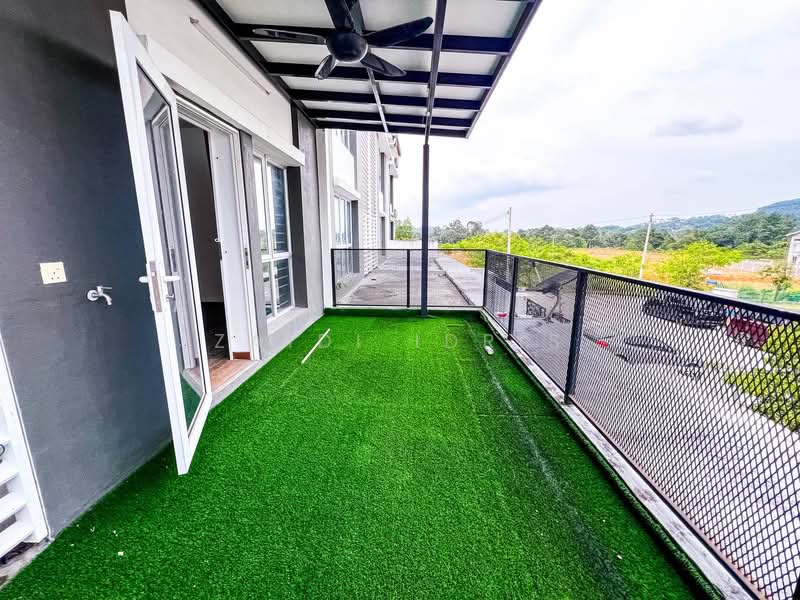 3-storey Terraced House for Sale in Sungai Buloh (Selangor) - Zaidi Idris - Balcony - PropertyGuru.com.my