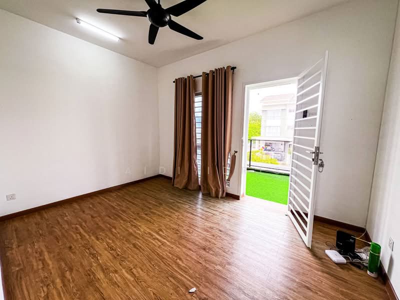 3-storey Terraced House for Sale in Sungai Buloh (Selangor) - Zaidi Idris - Balcony - PropertyGuru.com.my