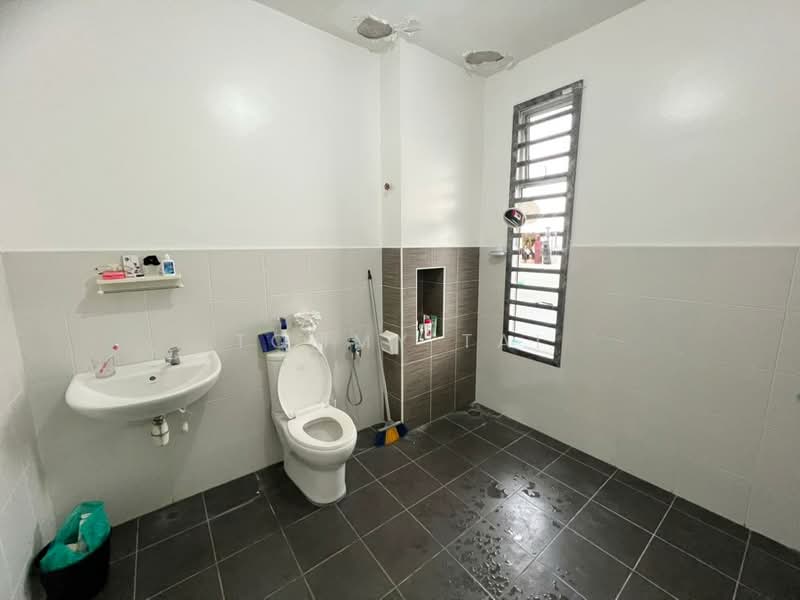 2-storey Terraced House for Sale in Setia Tropika (Johor Bahru) - Tommy Tai - Bathroom - PropertyGuru.com.my