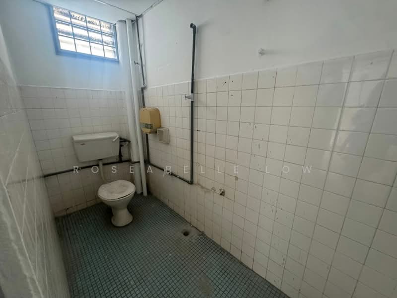 Shop / Office for Rent in Puchong (Selangor) - Roseabelle Low - Bathroom - PropertyGuru.com.my