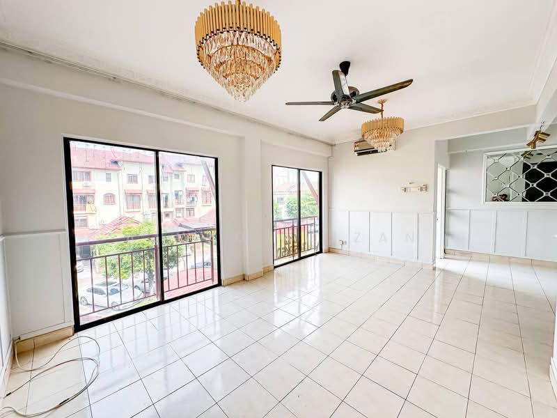 Villa Laman Tasik untuk Untuk Dijual - RM 570,000, Mac 2026 - Living Room - PropertyGuru.com.my