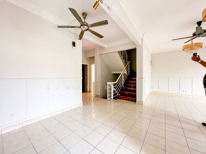 Villa Laman Tasik untuk Untuk Dijual - RM 570,000, Mac 2026 - Living Room - PropertyGuru.com.my