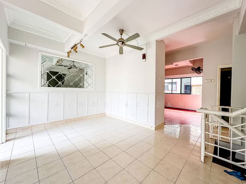 Villa Laman Tasik untuk Untuk Dijual - RM 570,000, Mac 2026 - Living Room - PropertyGuru.com.my