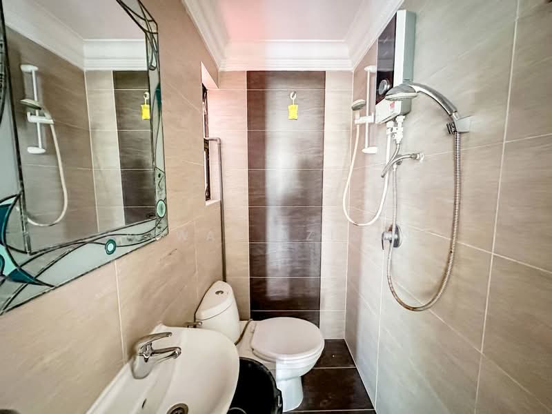 Villa Laman Tasik untuk Untuk Dijual - RM 570,000, Mac 2026 - Bathroom - PropertyGuru.com.my