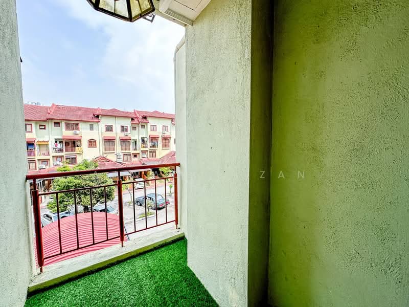 Villa Laman Tasik untuk Untuk Dijual - RM 570,000, Mac 2026 - Balcony - PropertyGuru.com.my