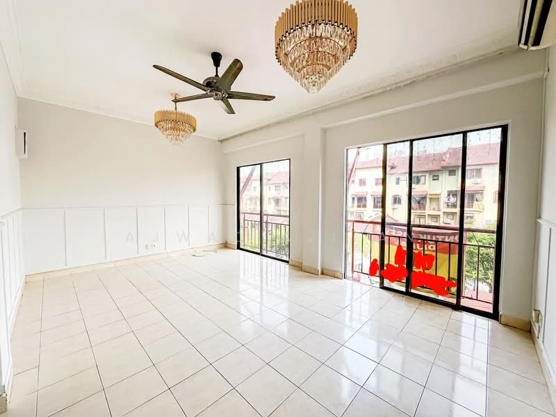 Villa Laman Tasik untuk Untuk Dijual - RM 570,000, Mac 2026 - Living Room - PropertyGuru.com.my