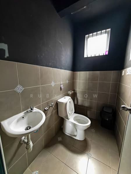 Shop for Rent in Taman Austin Heights (Tebrau) - Ruby Teow - Bathroom - PropertyGuru.com.my