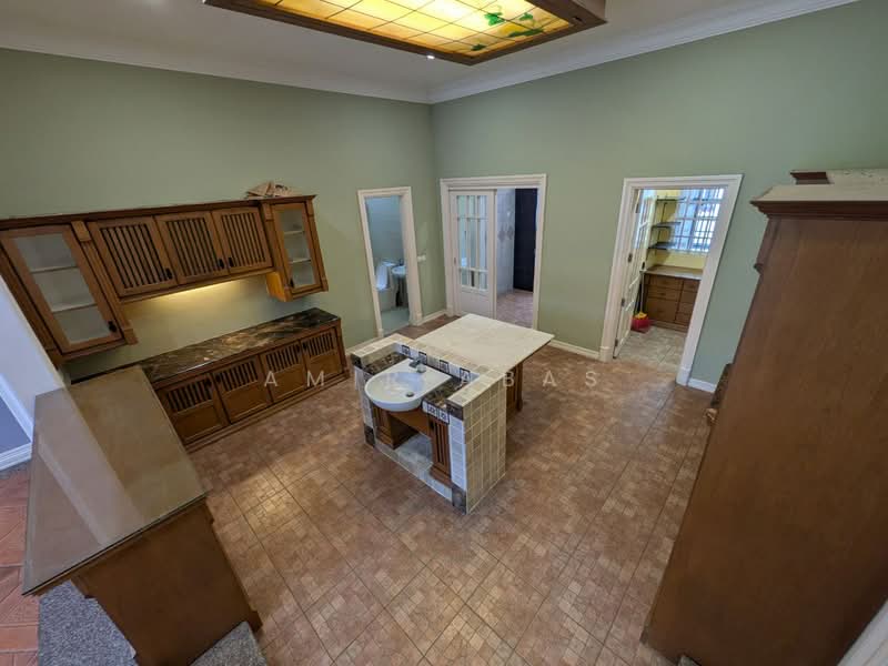 Bungalow for Sale in Taman Equine (Seri Kembangan) - Amir Abas - Kitchen - PropertyGuru.com.my