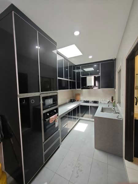 Taman Johor Jaya untuk Untuk Dijual - RM 1,200,000, Mac 2026 - Kitchen - PropertyGuru.com.my