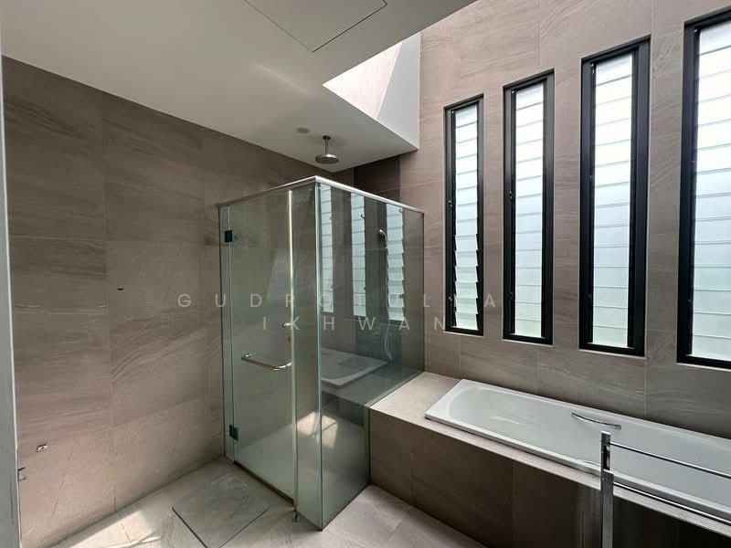 Semi-Detached House for Sale in Cyberjaya (Selangor) - Gudrotullah Ikhwan - Bathroom - PropertyGuru.com.my