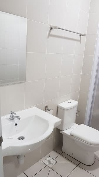 Service Residence for Sale at Meridin Bayvue Serviced Apartment - Jin Chew - Bathroom - PropertyGuru.com.my