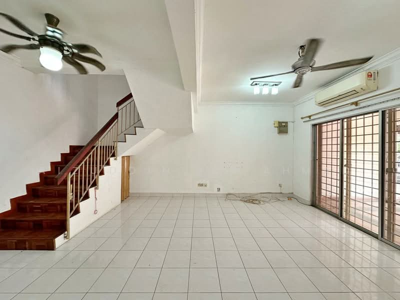 Maple (Phase 8B), Taman Puchong Utama untuk Untuk Dijual - RM 550,000, Apr 2026 - Living Room - PropertyGuru.com.my