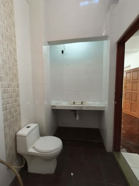 2-storey Terraced House for Sale in SS18 (Subang Jaya) - Lauran Chuah - Bathroom - PropertyGuru.com.my
