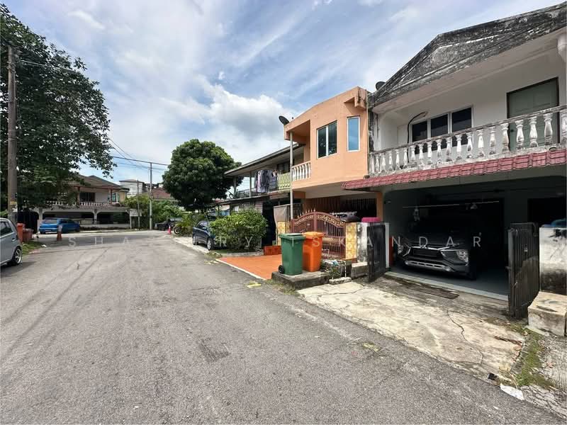 2-storey Terraced House for Sale in Kampung Melayu Ampang (Ampang) - Shaziery Iskandar - Exterior - PropertyGuru.com.my