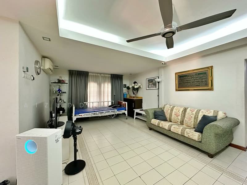 Bungalow for Sale in Puchong (Selangor) - Aizuddin bin Ahmad - Living Room - PropertyGuru.com.my