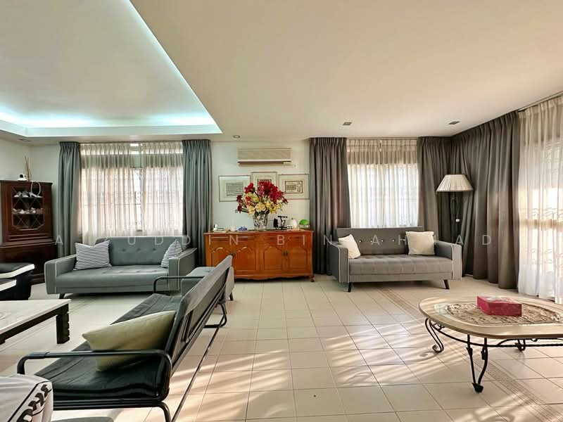 Bungalow for Sale in Puchong (Selangor) - Aizuddin bin Ahmad - Living Room - PropertyGuru.com.my