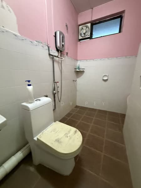 2-storey Terraced House for Sale in Taman Cantek (Butterworth) - Wendy Pey - Bathroom - PropertyGuru.com.my
