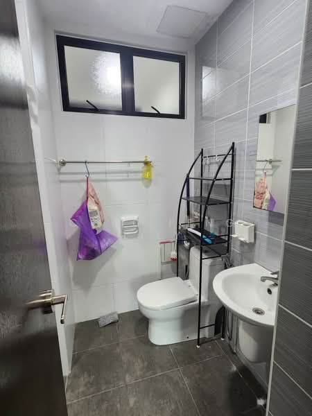 Service Residence for Sale at Sky Oasis Residence (Pangsapuri Oasis 1) - Coco Feng Lily - Bathroom - PropertyGuru.com.my