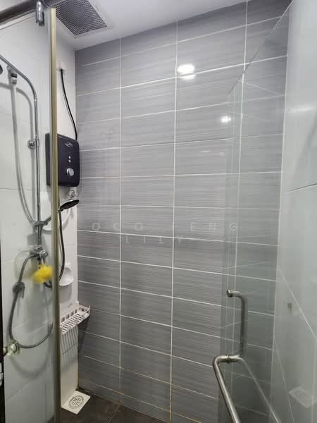 Service Residence for Sale at Sky Oasis Residence (Pangsapuri Oasis 1) - Coco Feng Lily - Bathroom - PropertyGuru.com.my