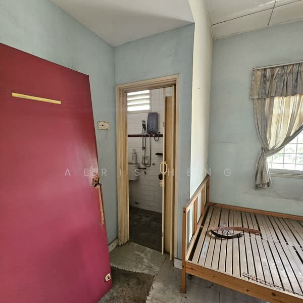 Apartment for Sale at Perdana Court - Aeris Heng - Bedroom - PropertyGuru.com.my