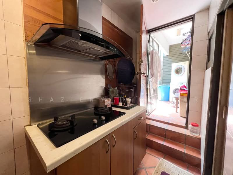 3-storey Terraced House for Sale in Ampang Jaya (Ampang) - Shaziery Iskandar - Kitchen - PropertyGuru.com.my