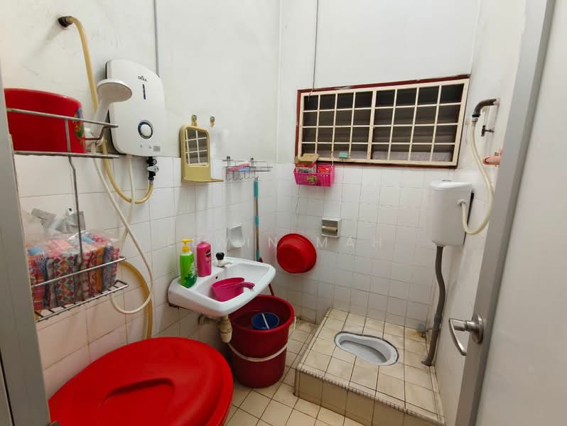 1-storey Terraced House for Sale in Taman Sri Hijau (Rawang) - Elwin Mah - Bathroom - PropertyGuru.com.my