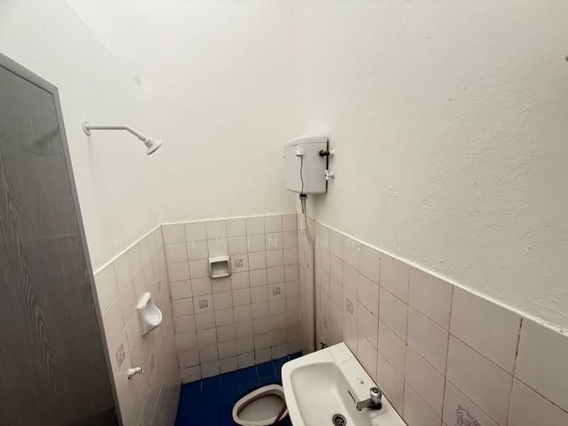 1-storey Terraced House for Sale in Taman Velox (Rawang) - Elwin Mah - Bathroom - PropertyGuru.com.my