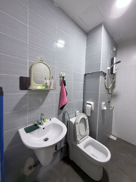 Service Residence for Sale at Sky Oasis Residence (Pangsapuri Oasis 1) - YC Fung - Bathroom - PropertyGuru.com.my