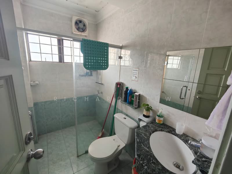 2-storey Terraced House for Sale in SS2 (Petaling Jaya) - Richard Liew - Bathroom - PropertyGuru.com.my