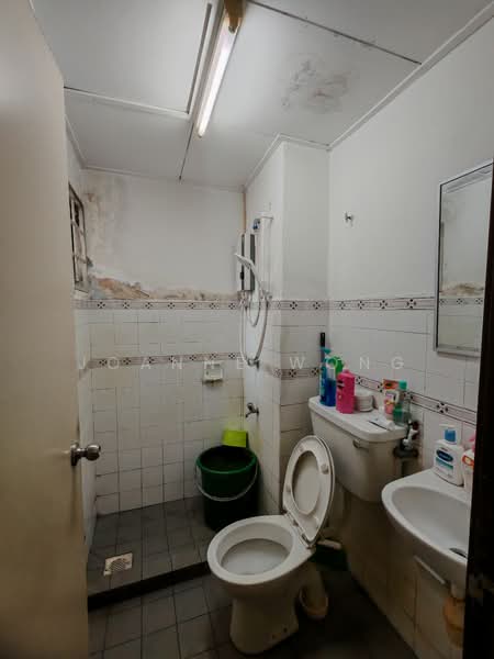 Terraced House for Sale in Bandar Kinrara Seksyen 5 (Bandar Kinrara) - Joanne Wong - Bathroom - PropertyGuru.com.my