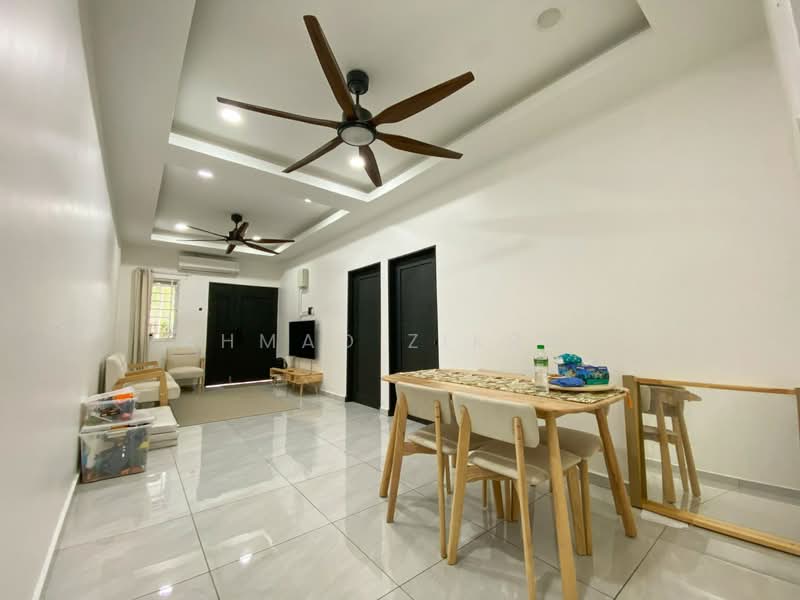 Rumah Teres 1 Tingkat untuk Dijual di Puchong (Selangor) - Ahmad Zikrul - Living Room - PropertyGuru.com.my