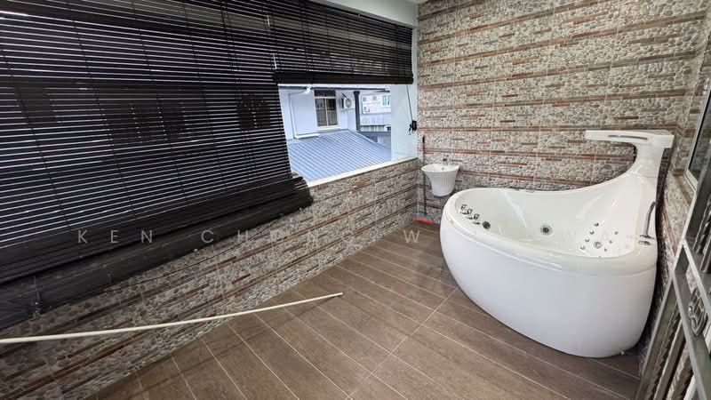 Semi-Detached House for Sale in Kota Kinabalu (Sabah) - KEN CHONG WEI HWA - Bathroom - PropertyGuru.com.my