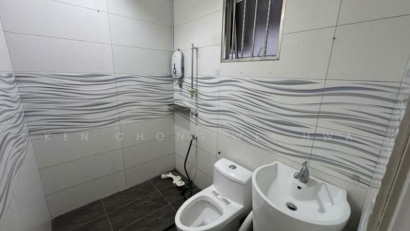 Semi-Detached House for Sale in Kota Kinabalu (Sabah) - KEN CHONG WEI HWA - Bathroom - PropertyGuru.com.my