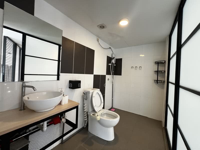 SOHO @ Empire City untuk Untuk Disewa - RM 1,500 /bulan, Mac 2026 - Bathroom - PropertyGuru.com.my