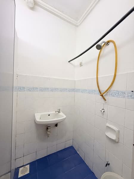 Rumah Flat untuk Disewa di Sri Begonia - Joanne Wong - Bathroom - PropertyGuru.com.my