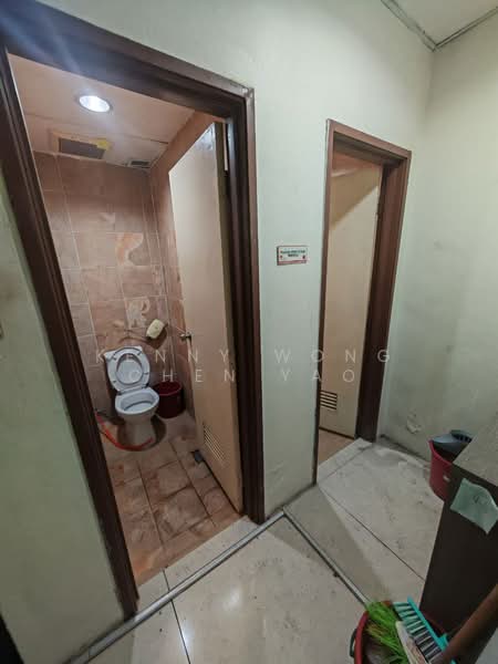 Shop for Sale in Danga Bay (Johor Bahru) - Kenny Wong Chen Yao - Bathroom - PropertyGuru.com.my