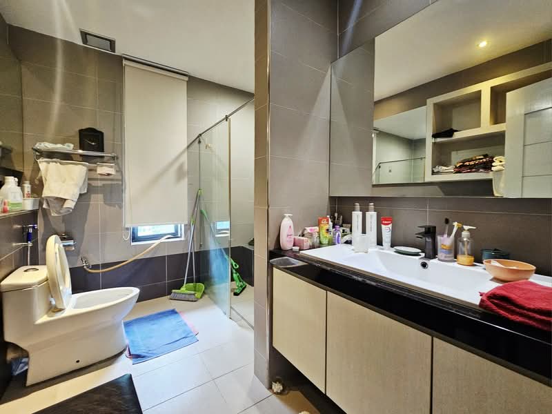 Taman Ehsan Jaya untuk Untuk Dijual - RM 1,450,000, Mac 2026 - Bathroom - PropertyGuru.com.my