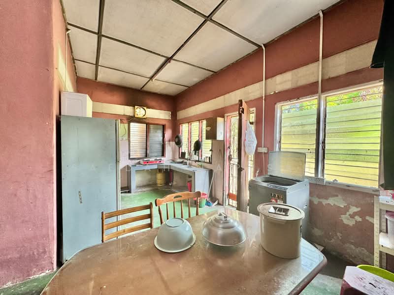 Terraced House for Sale in Kampung Pegawai (Batu Pahat) - Saedah Napisah - Kitchen - PropertyGuru.com.my