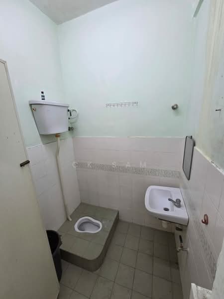 2-storey Terraced House for Sale in Bandar Bukit Beruntung (Bukit Beruntung) - CK Sam - Bathroom - PropertyGuru.com.my
