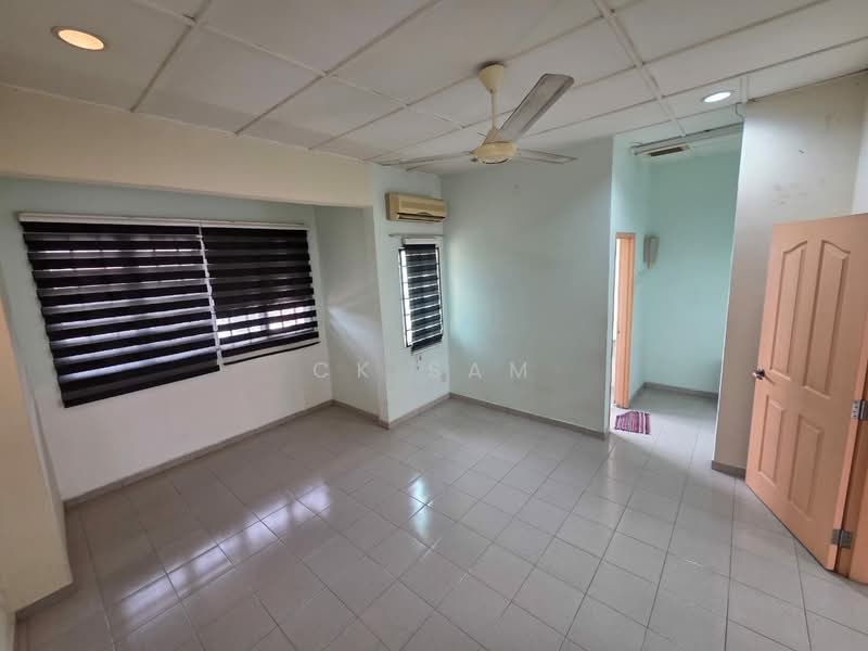 2-storey Terraced House for Sale in Bandar Bukit Beruntung (Bukit Beruntung) - CK Sam - Living Room - PropertyGuru.com.my
